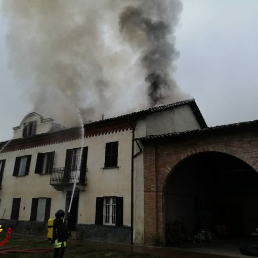 Continuano gli interventi per i Vigili del Fuoco nel pomeriggio per incendi tetti. Ancora sul posto a Calamandrana