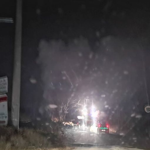 Ancora un incendio rifiuti al campo nomadi di via Guerra