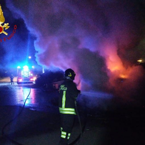 Incendio in via Guerra (Archivio)