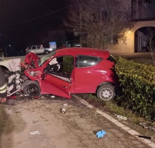 Frontale tra due auto a Grana. Grave un uomo trasportato all'ospedale di Asti in codice rosso