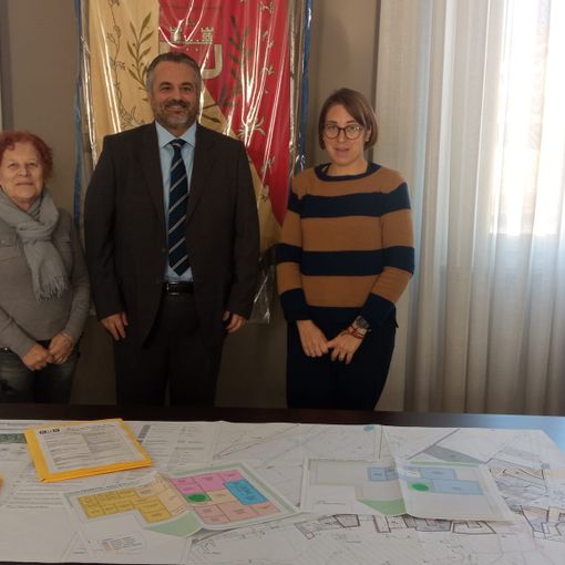Il sindaco Isnardi con la giunta