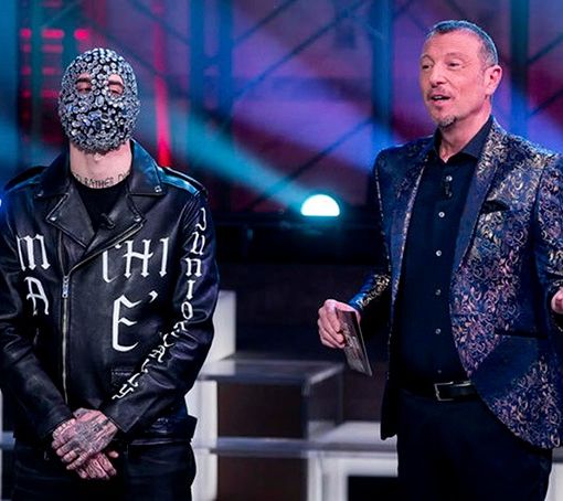 Junior Cally con Amadeus (Foto Sanremonews.it)