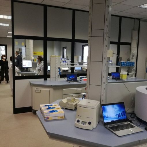 La Loggia, nuovo alleato contro il Covid: al laboratorio Arpa fino a mille tamponi al giorno (VIDEO)