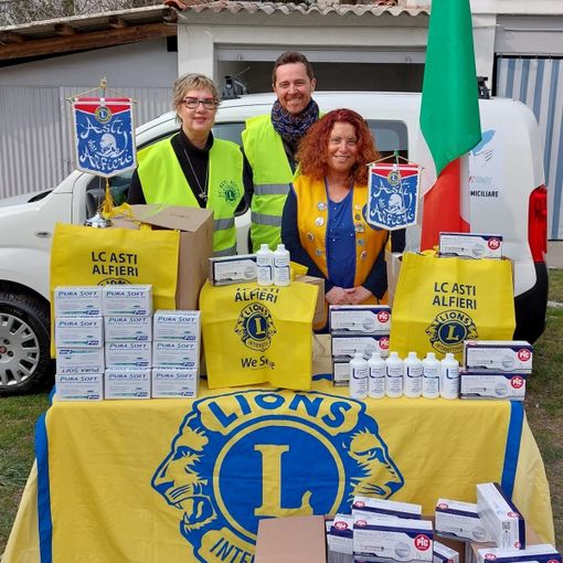Anche il Lions Club Alfieri aiuta l'Ucraina. Due bancali con beni di prima necessità consegnati ai confini
