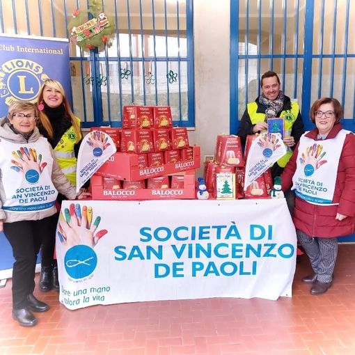 Il Lions Club Asti Alfieri e la San Vincenzo de Paoli anticipano il Natale