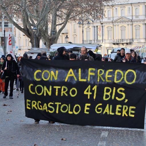 In piazza Alfieri la manifestazione pro Cospito (ph. Efrem Zanchettin - MerfePhoto)