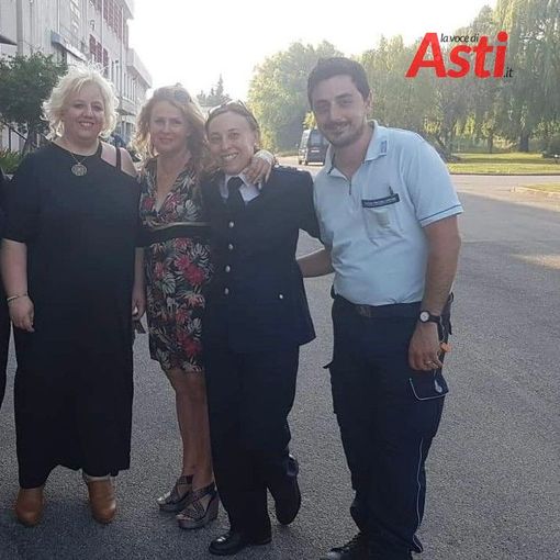 Matteo De Donno in un'immagine di archivio, spensierata, dopo la recita dei detenuti per Asti Teatro, due anni fa. Con lui la comandante Alessia Chiosso, la ex vicedirettrice Remondino e la Garante Ferlauto Matteo De Donno in un'immagine di archivio, spensierata, dopo la recita dei detenuti per Asti Teatro, due anni fa. Con lui la comandante Alessia Chiosso, la ex vicedirettrice Remondino e la Garante Ferlauto