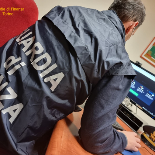 Maxi frode all'Iva, soldi trasferiti in Cina: la Guardia di Finanza sequestra 25 milioni di euro, 2 arresti. Al centro un'azienda di Asti
