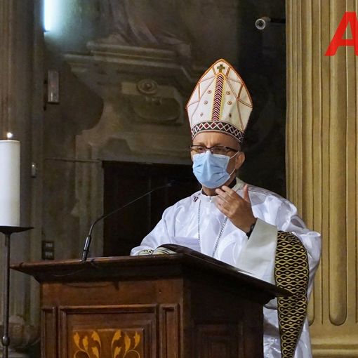 In Cattedrale, il vescovo di Asti, Prastaro per la Messa dei Popoli