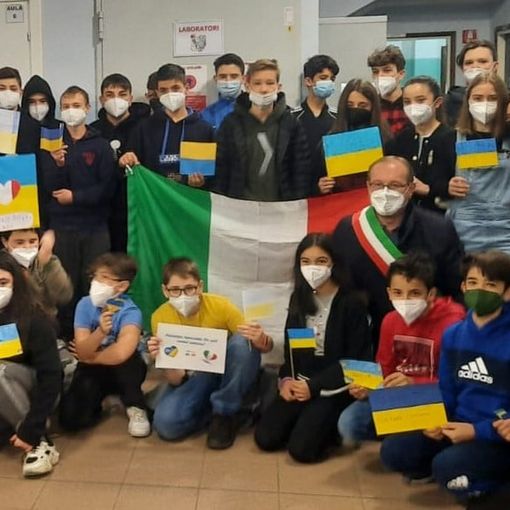 Oggi la prima campanella per Daniil e Vitalii, figli della famiglia ucraina arrivata a Montechiaro