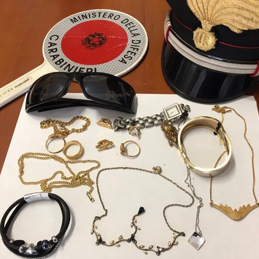 Costigliole d'Asti: con la complicità di un amico, 18enne pregiudicato ruba monili alla nonna