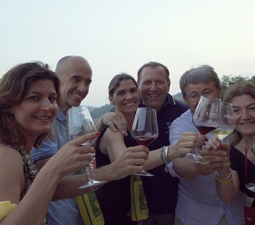 Duemila brindisi nella &quot;notte dolce&quot; di Canelli