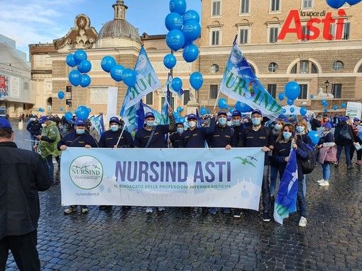 Esponenti del Nursind Asti ritratti durante una manifestazione
