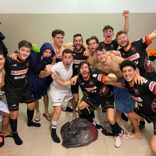I festeggiamento degli Orange dopo la convincente vittoria