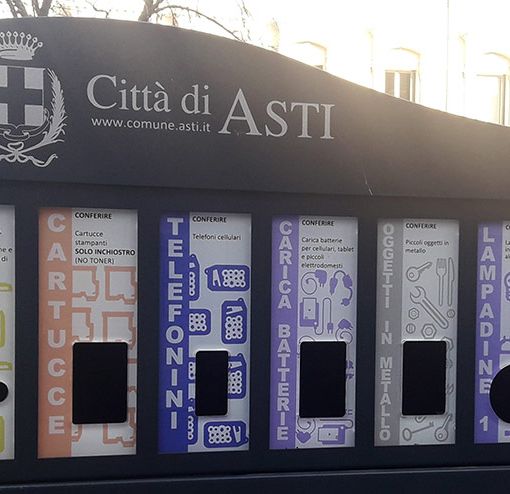 Dove butto il toner o la lampadina? Rinnovata ad Asti la concessione per i minipunti ecologici urbani