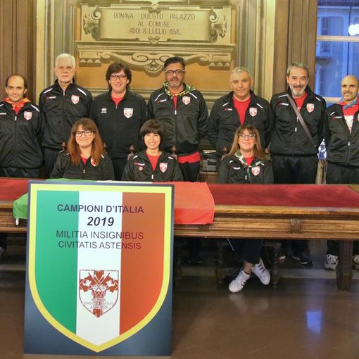 Il gruppo “Militia Insignibus Civitates Astensis” ricevuto dal sindaco Rasero