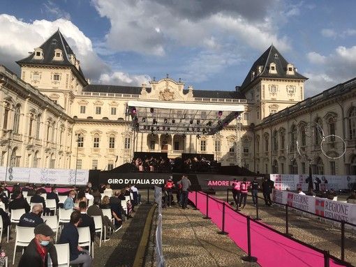 Conto alla rovescia per il Giro 2021 dal Castello del Valentino, Cirio: &quot;Da qui riparte l'Italia, noi pedaliamo per vaccinare&quot;