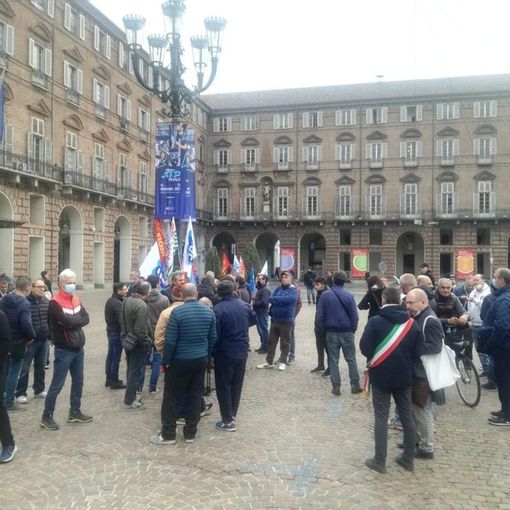 Embraco, quattro anni dopo (e a tre mesi dalla fine) l'urlo di disperazione dei lavoratori. Prefettura &quot;occupata&quot;: &quot;Vogliamo una data&quot;