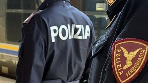 Molestatore seriale sui treni regionali arrestato dalla Polfer: ha tentato di violentare due ragazze