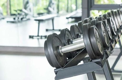 Da oggi si torna in palestra, tra nuove regole e impossibilità di fare la doccia