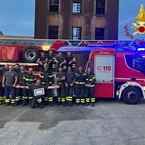 Vigili del fuoco: il comando di Asti festeggia la pensione di Juan Mauro Laurenza