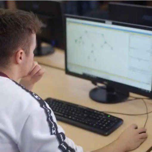 &quot;Ne usciremo presto, migliori di prima&quot;: prof e alunni insieme per un videomessaggio. La scuola c'è e non si ferma  (VIDEO)