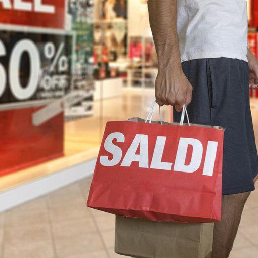 Commercio in Piemonte: approvata la delibera che anticipa i saldi al 25 luglio