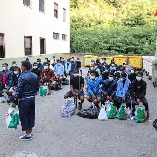 Castello di Annone: fuggiti 39 migranti appena arrivati all'hub. Per 14 di loro è scattata l'espulsione immediata