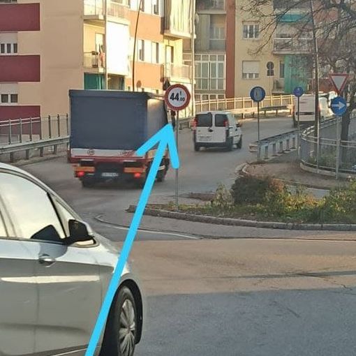 Catello di divieto di transito ai mezzi oltre le 44 tonnellate sul cavalcavia Giolitti