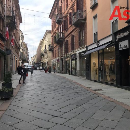 L'inizio dei saldi ad Asti è 'timido'. I commercianti: &quot;Temiamo nuove chiusure e restrizioni&quot;