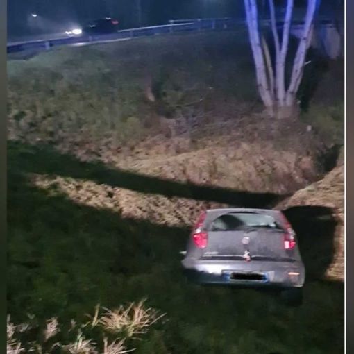 Auto uscita di strada in località Boana (zona sud della città)