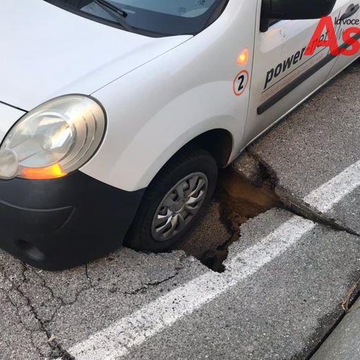 Asti: si apre una voragine in corso Dante. Paura in strada (FOTO)