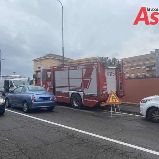 Immagine generica vigile del fuoco di spalle