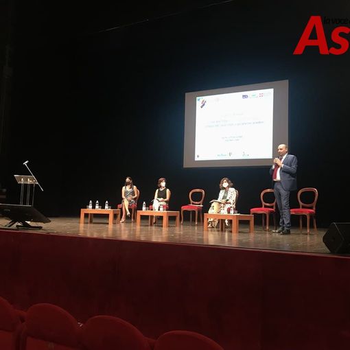 Un momento dell'incontro a Teatro Alfieri