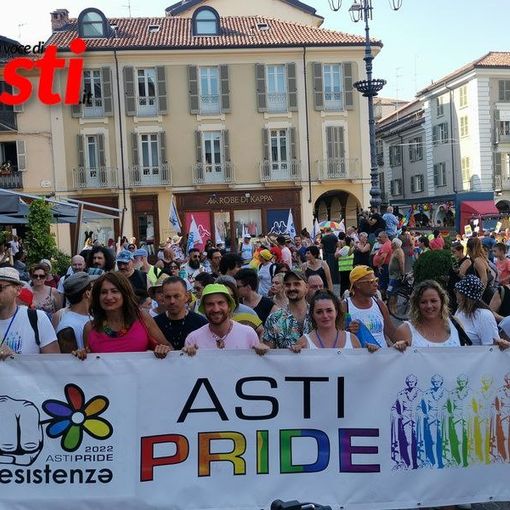 Una foto del Pride ad Asti nel 2022