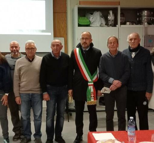 I partecipanti alla serata, ritratti con il sindaco Maurizio Rasero e la sua vice Stefania Morra