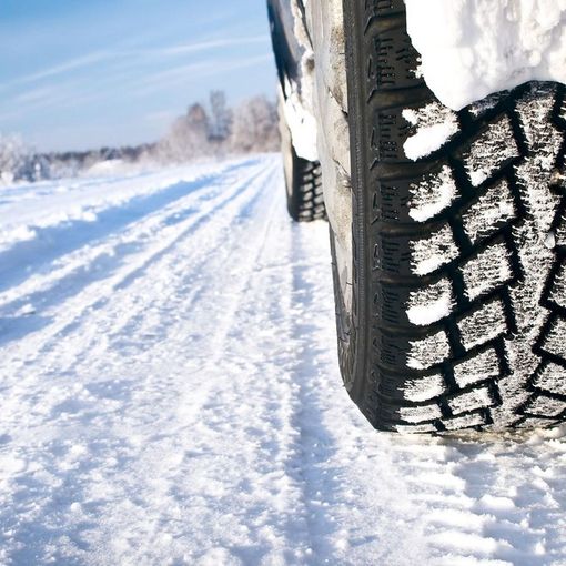 Arriva l'obbligo di pneumatici invernali o catene a bordo [ELENCO DELLE STRADE]