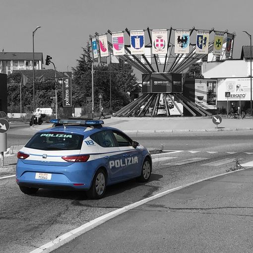 Spacca a calci una vetrata dell'Unieuro di corso Alessandria, condannato a 4 mesi di carcere