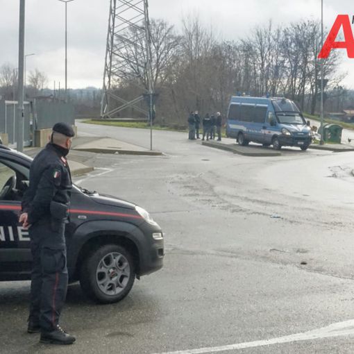 Carabinieri e Polizia al campo di via Guerra ad Asti