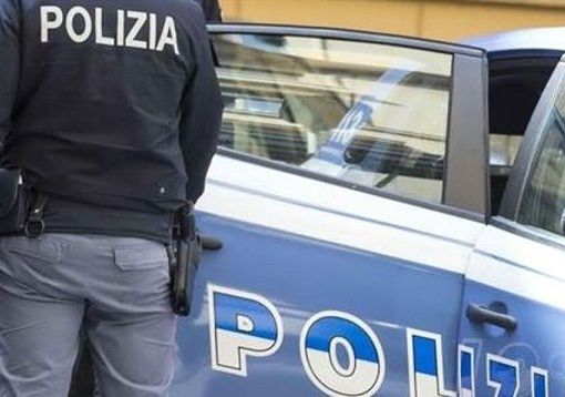 Arrestato l'autore del furto dalla macchina di due ragazzi in piazza Roma ad Asti