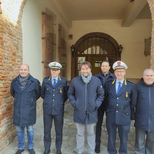 Comandante e vice con il sindaco Nosenzo, assessori e consiglieri