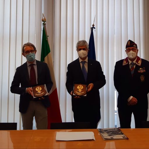 Il prefetto Alfonso Terribile con il questore Sebastiano Salvo, Franco Calcagno e i dirigenti A.N.P.S.