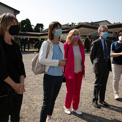 Un momento della premiazione della scuola Calamandrei di Torino