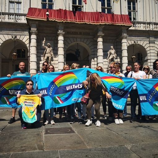 Mercatone Uno, presidio davanti a Palazzo Civico dei lavoratori piemontesi: &quot;Appendino si faccia intermediario con il Mise&quot;