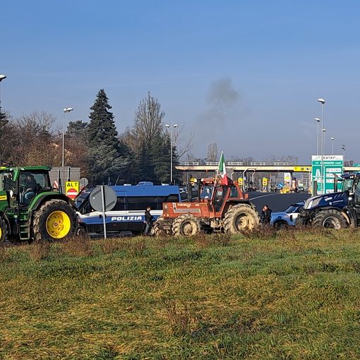 Tantissimi trattori da Asti hanno protestato questa mattina sulle strade di Alessandria