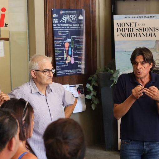 Un momento (ph. Merfephoto - Efrem Zanchettin) di confronto tra gli ambulanti e l'assessore al Commercio Mario Bovino