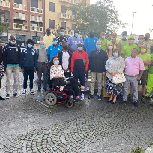 Monitoraggio e pulizia del cortile della scuola Cavour di Asti: &quot;Basta degrado&quot;