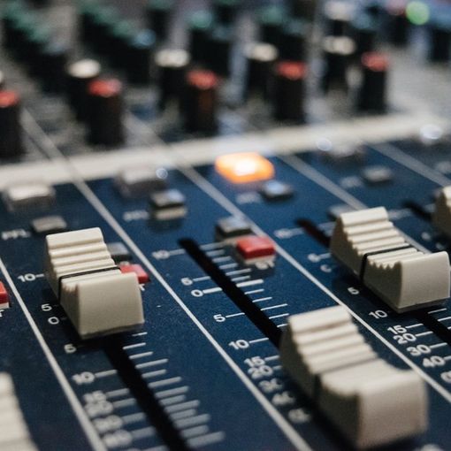 Da maggio su Radio Vega al via &quot;Scuola in onda&quot;: la radio diventa strumento didattico