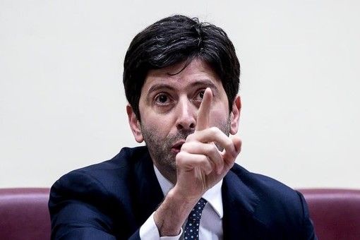Riduzione del green pass da 12 a 9 mesi e proroga dello stato di emergenza, tra i provvedimenti allo studio del governo