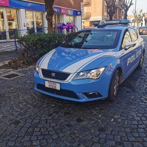 Armato di forbici rapina il Caddy's di corso Torino